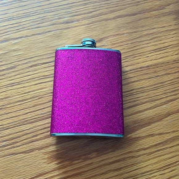 Fancy! Perfect Condition Pink Glitter 8oz Stainless Steel Flask - Picture 2 of 8